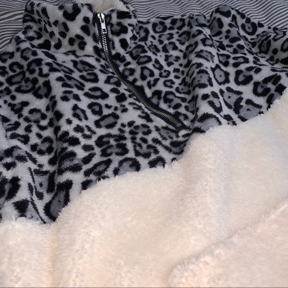 Pink Lily leopard Pullover - Picture 2 of 5